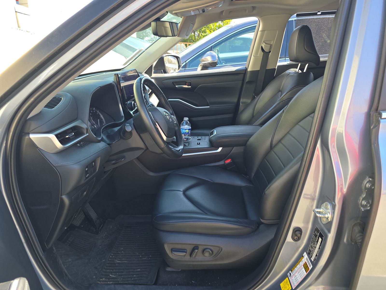 2023 Toyota Highlander XLE FWD