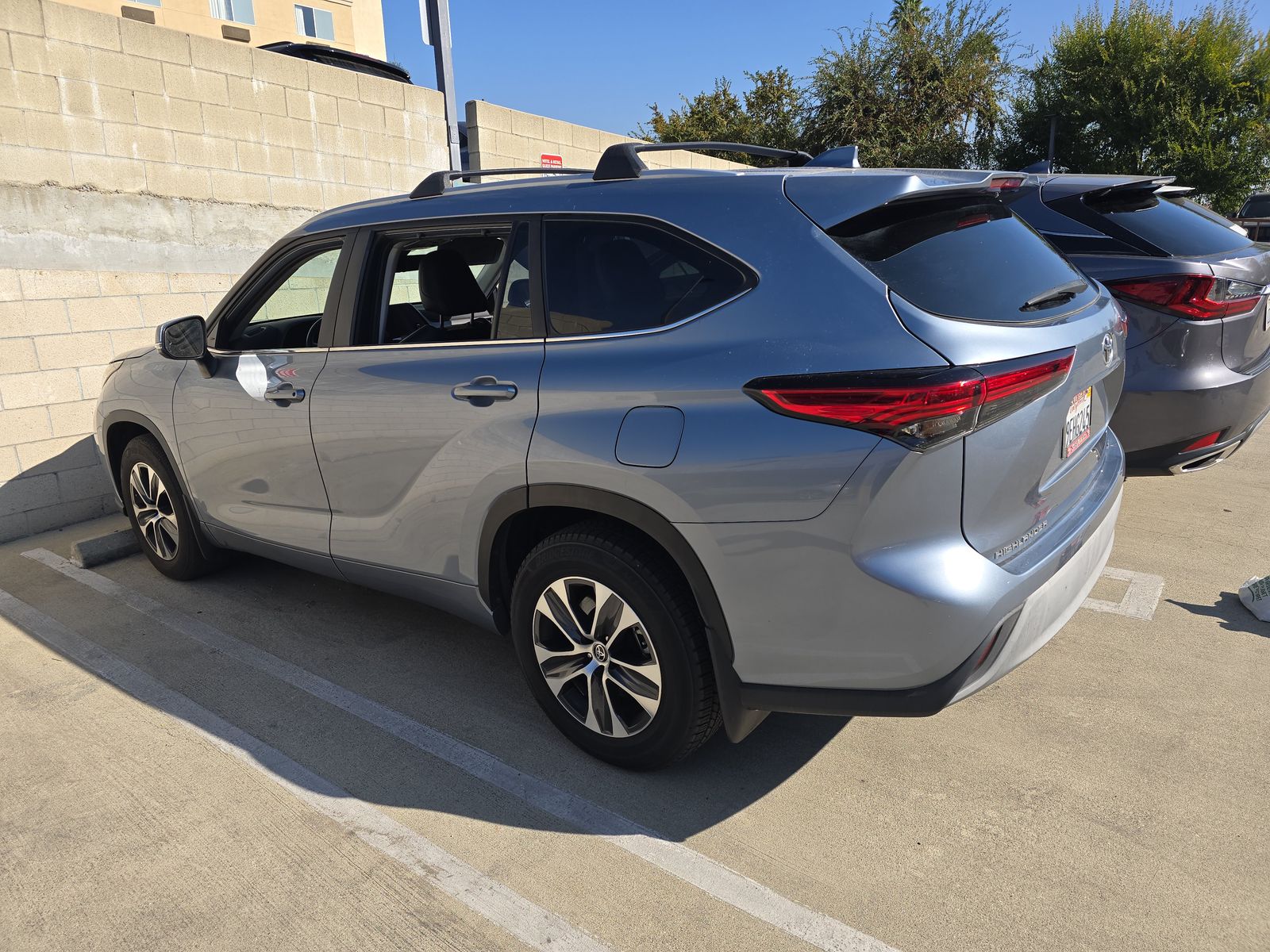 2023 Toyota Highlander XLE FWD