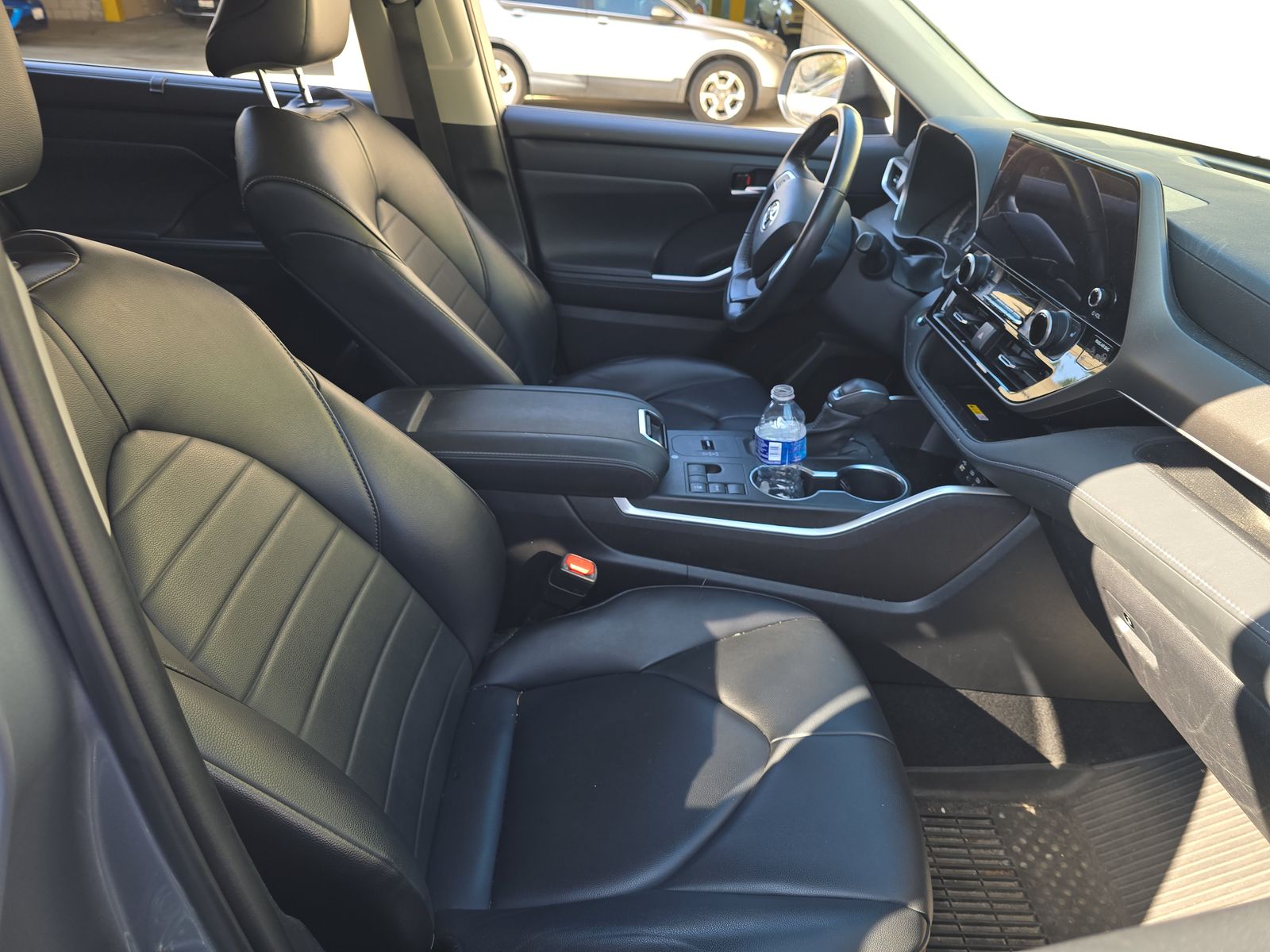 2023 Toyota Highlander XLE FWD