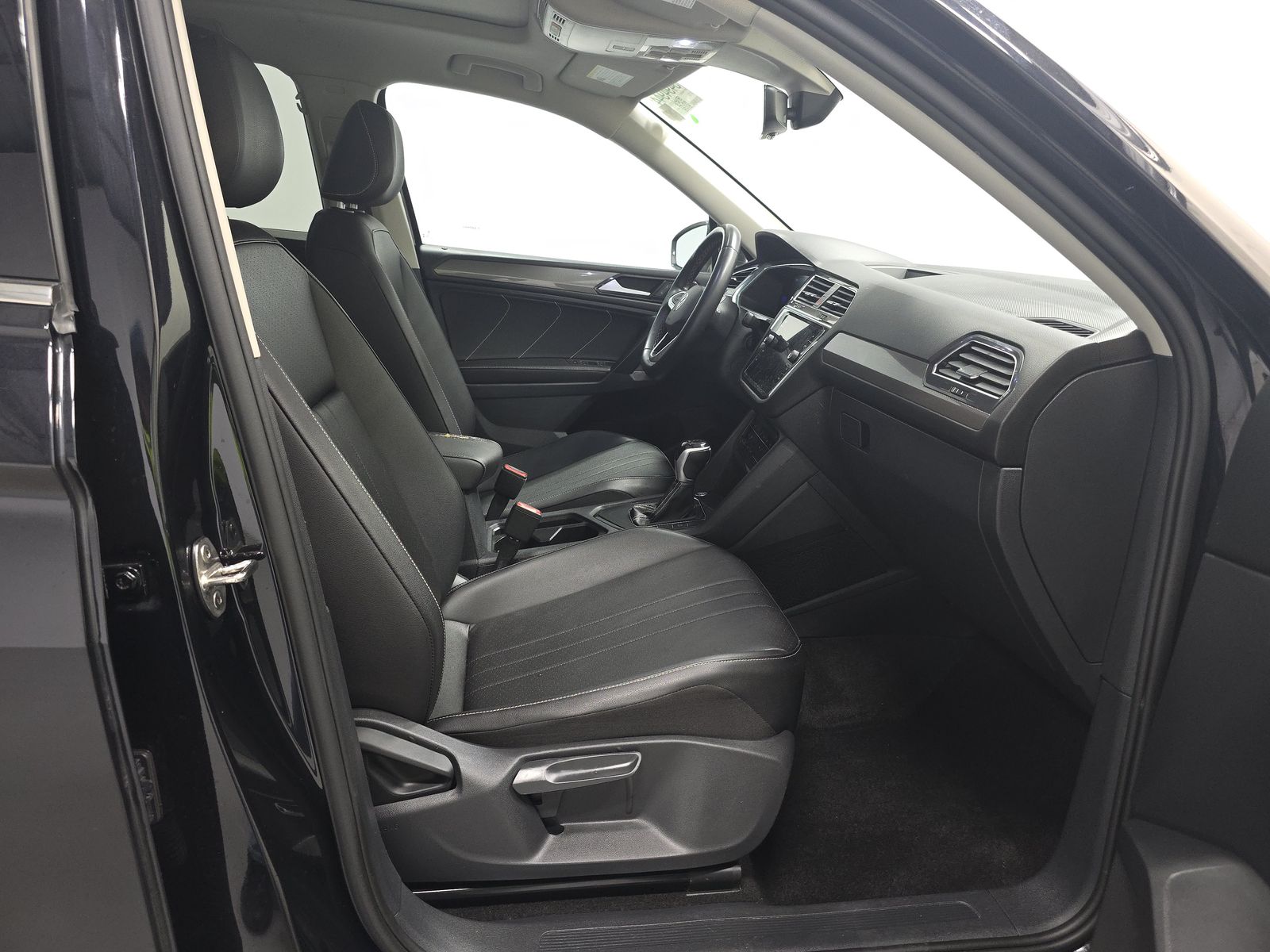 2023 Volkswagen Tiguan 2.0T SE FWD