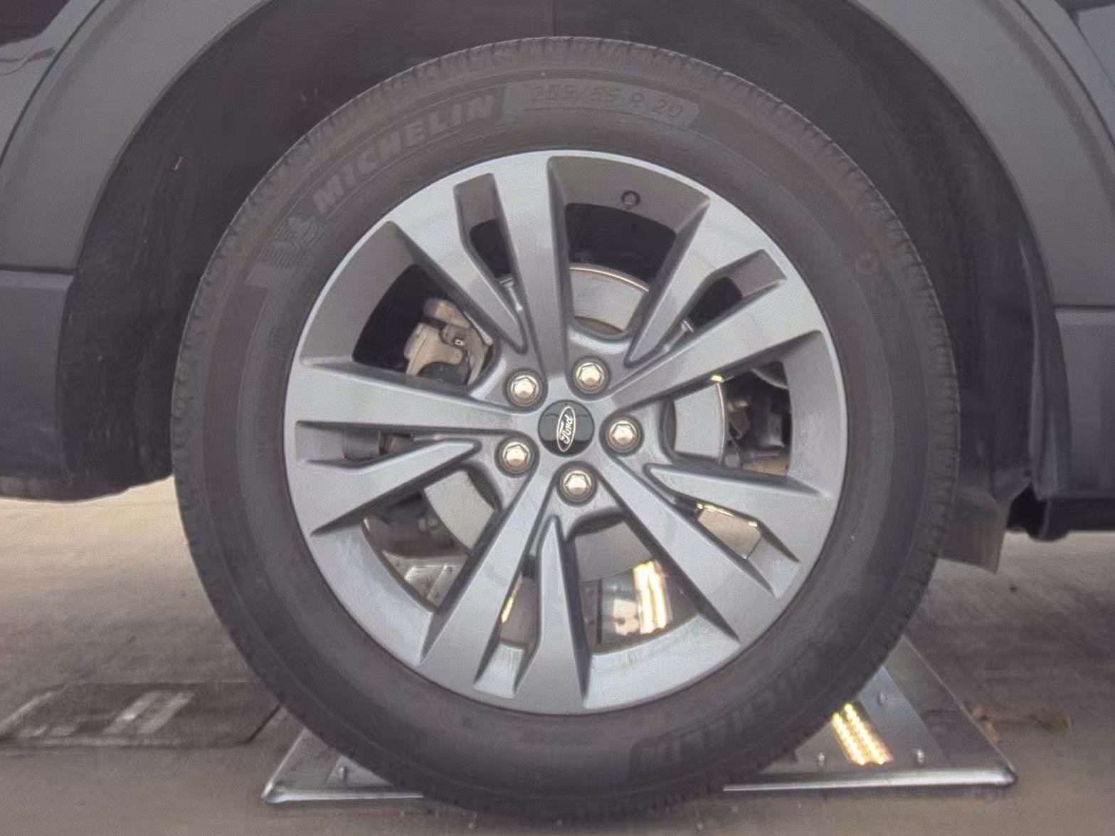 2023 Ford Explorer XLT AWD