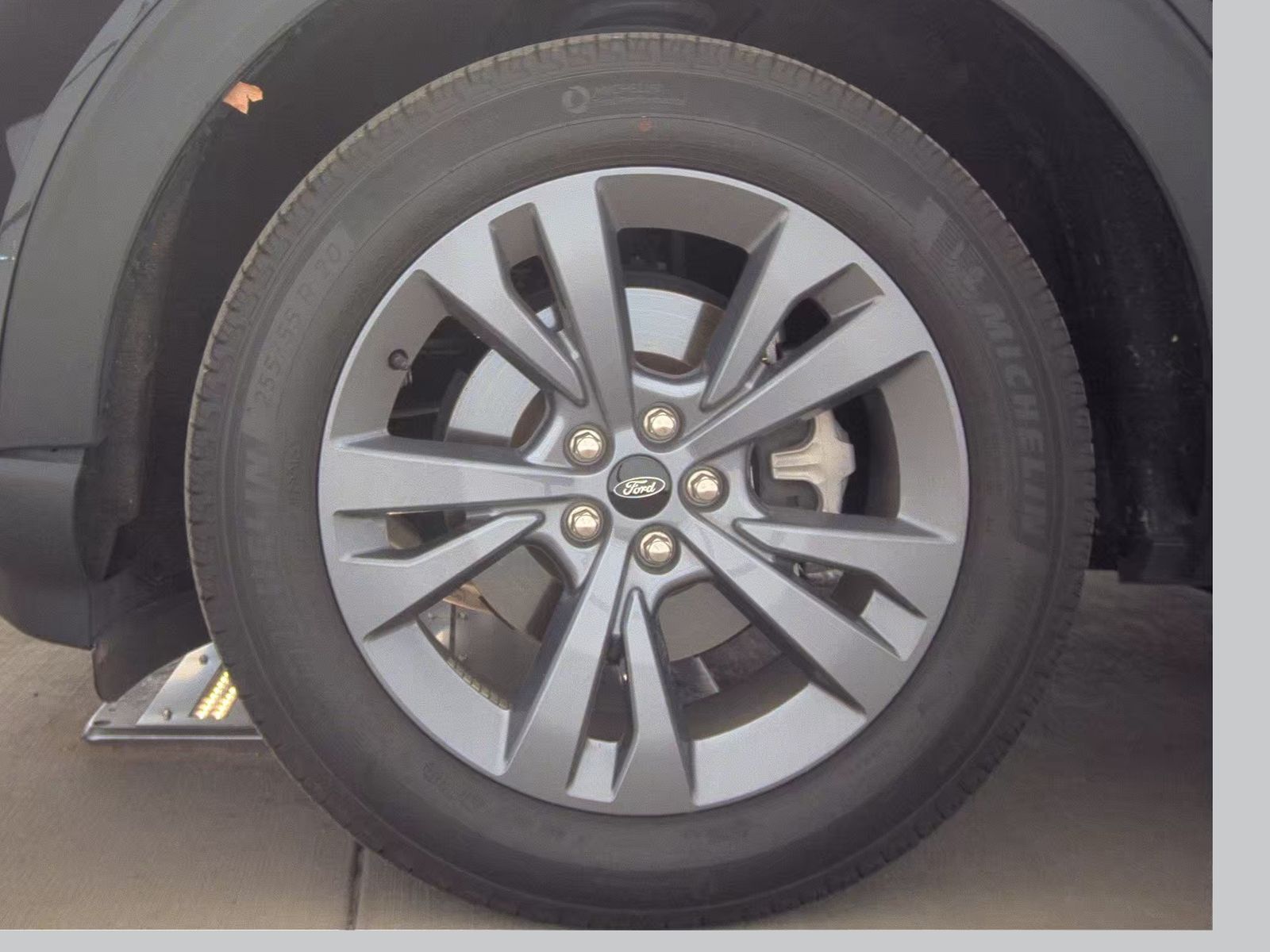 2023 Ford Explorer XLT AWD