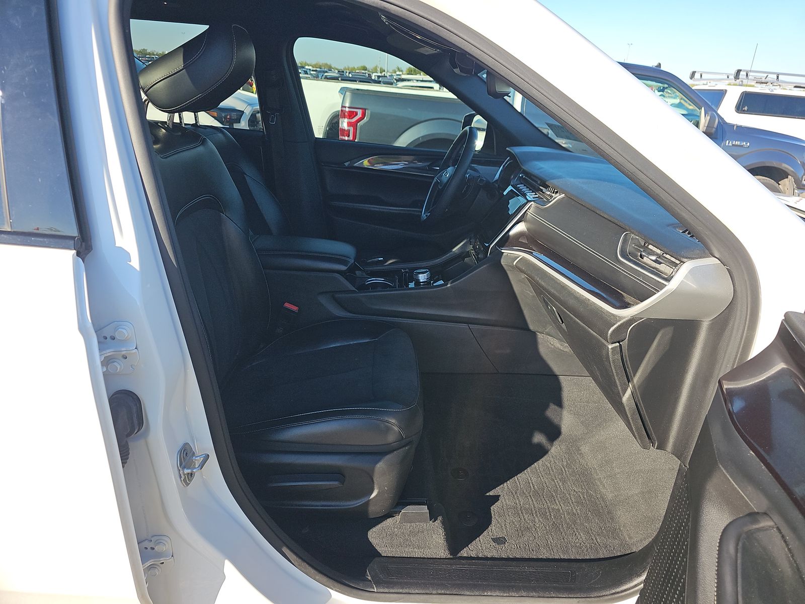 2023 Jeep Grand Cherokee Altitude AWD