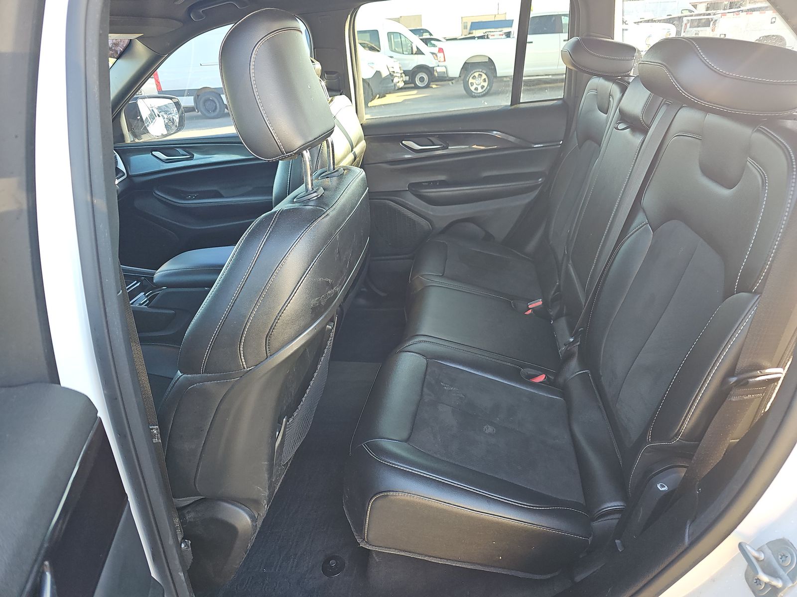 2023 Jeep Grand Cherokee Altitude AWD