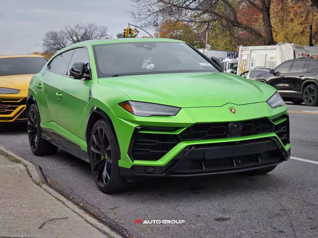 2022 Lamborghini Urus Base AWD