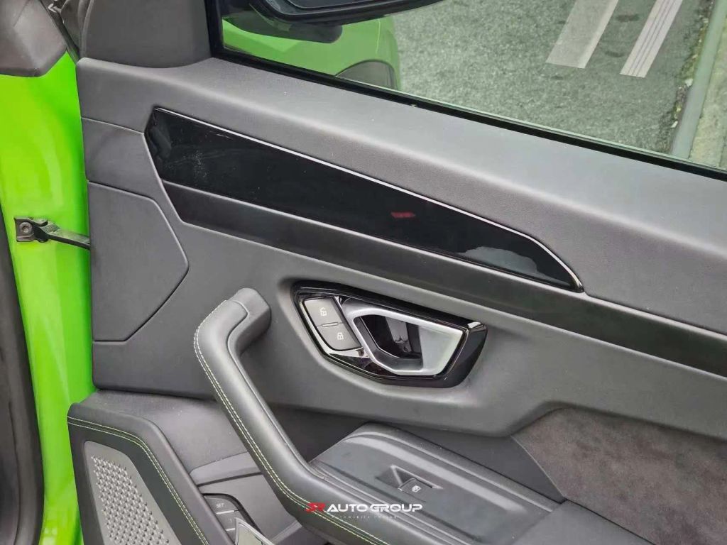 2022 Lamborghini Urus Base AWD