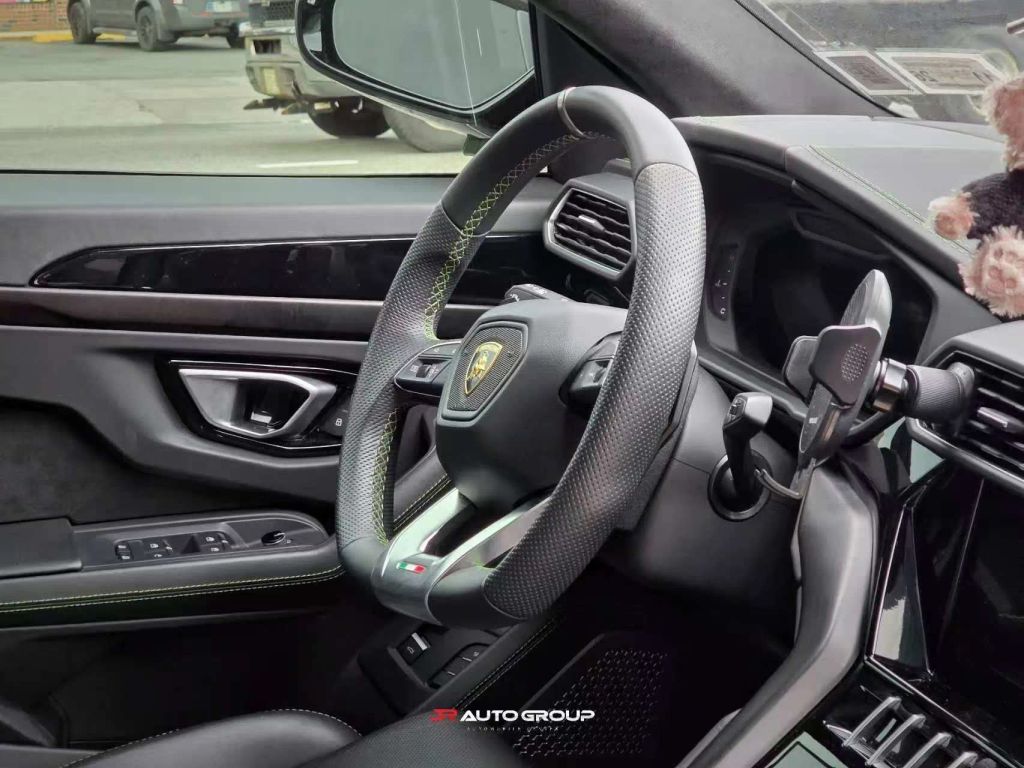 2022 Lamborghini Urus Base AWD