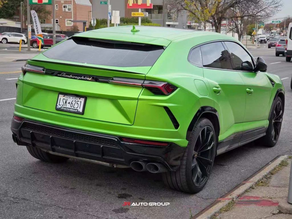 2022 Lamborghini Urus Base AWD