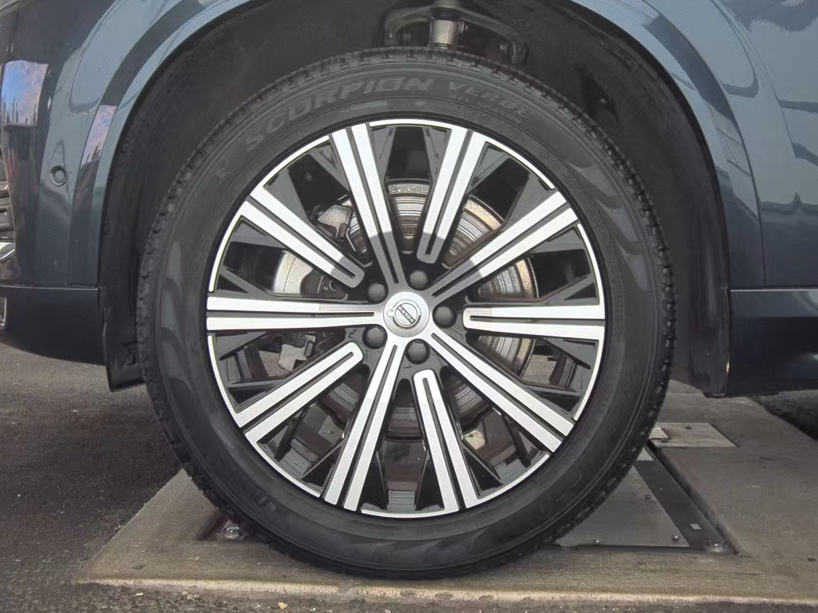 2025 Volvo XC90 B6 Plus AWD