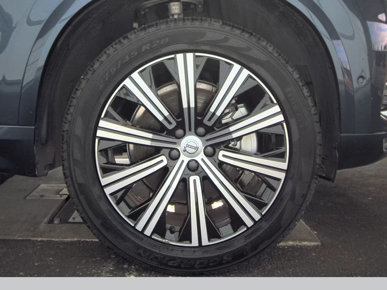 2025 Volvo XC90 B6 Plus AWD