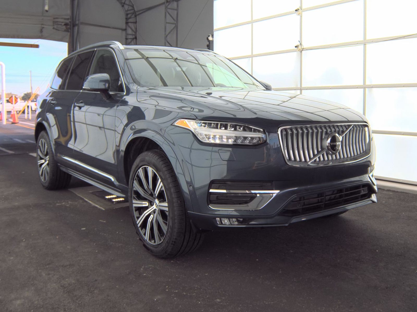 2025 Volvo XC90 B6 Plus AWD