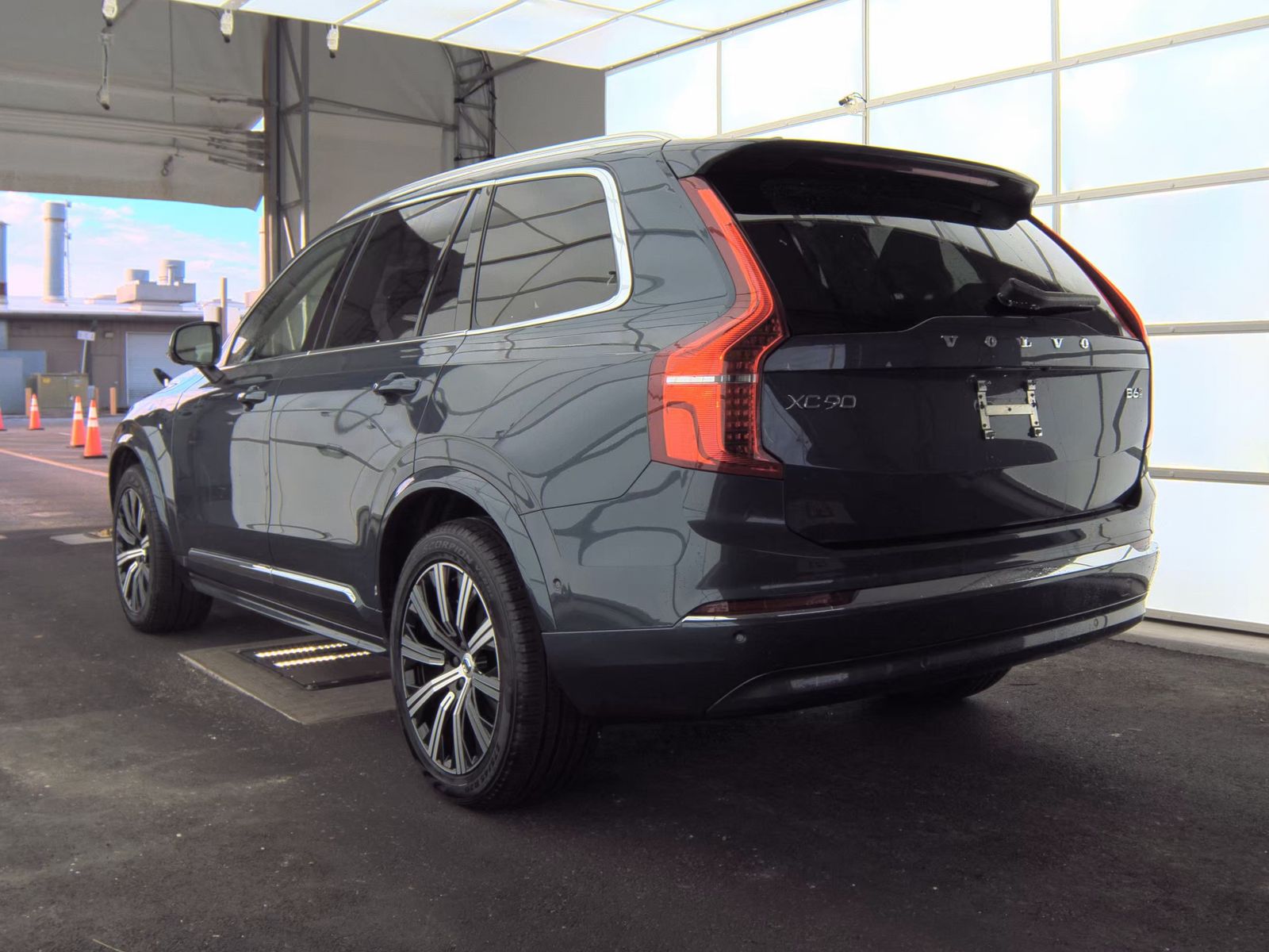 2025 Volvo XC90 B6 Plus AWD