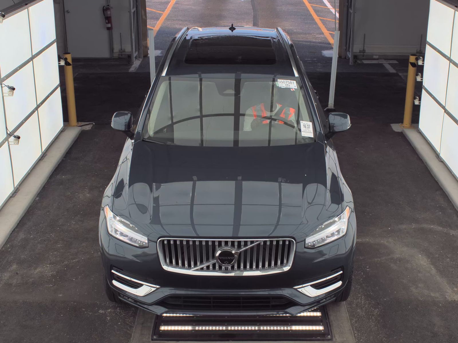 2025 Volvo XC90 B6 Plus AWD
