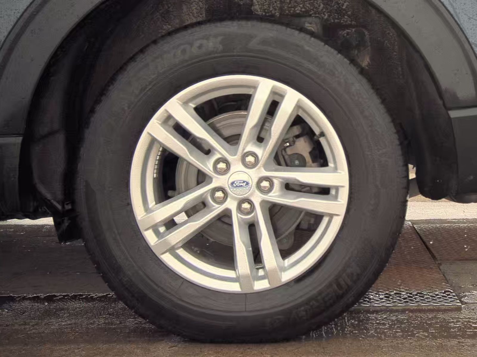 2023 Ford Explorer XLT AWD