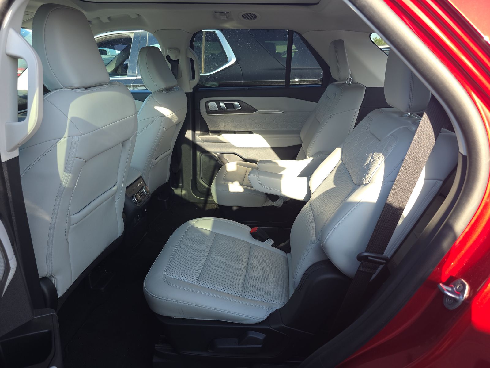 2025 Ford Explorer Platinum RWD