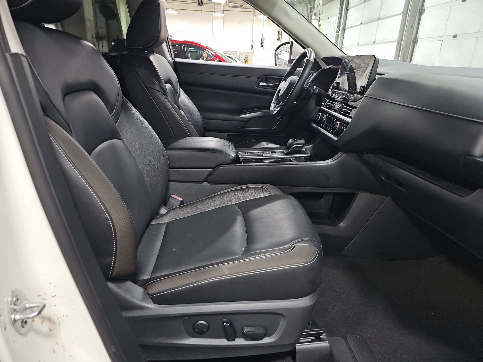 2023 Nissan Pathfinder SL FWD