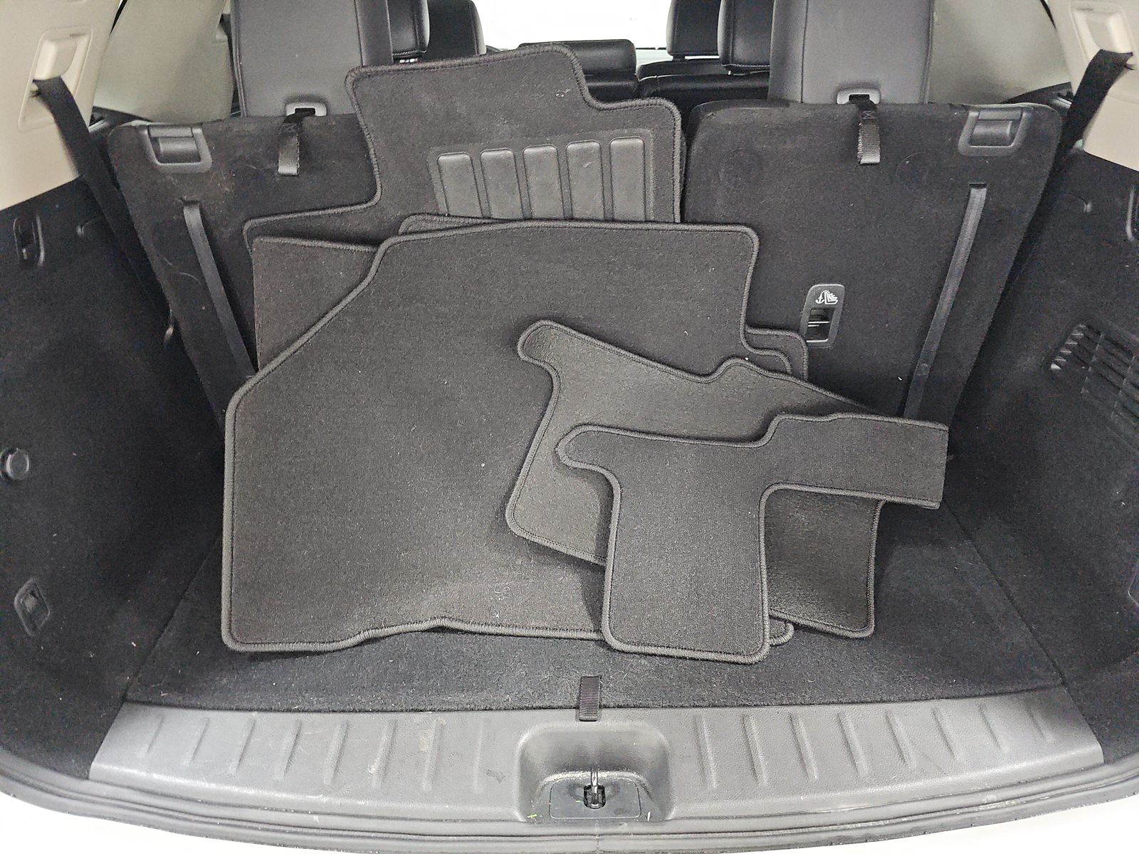 2023 Nissan Pathfinder SL FWD