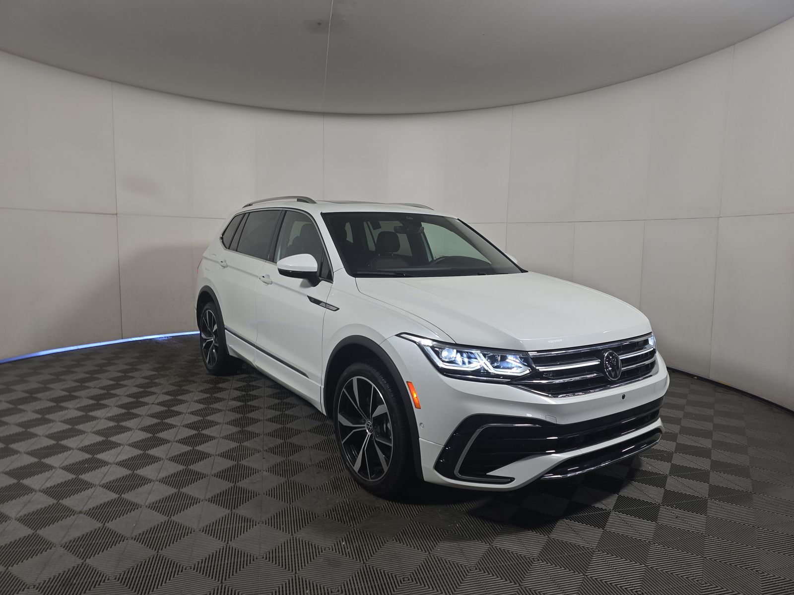 2024 Volkswagen Tiguan 2.0T SEL R-Line AWD