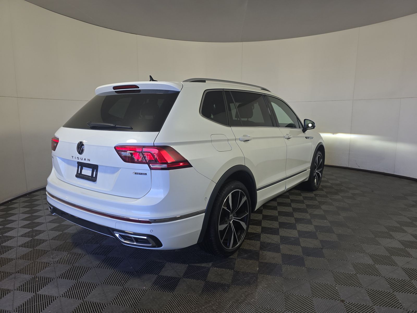 2024 Volkswagen Tiguan 2.0T SEL R-Line AWD