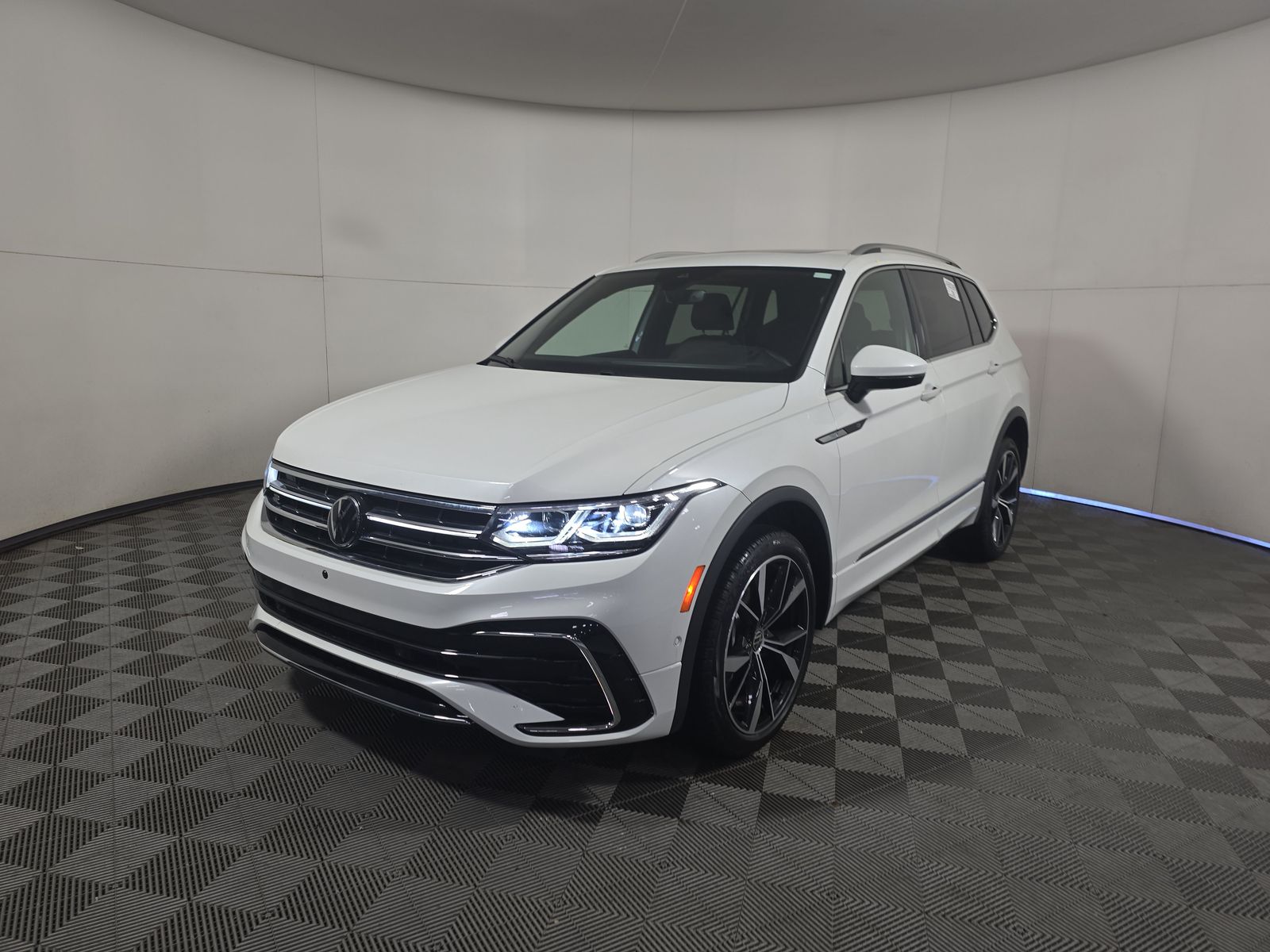 2024 Volkswagen Tiguan 2.0T SEL R-Line AWD