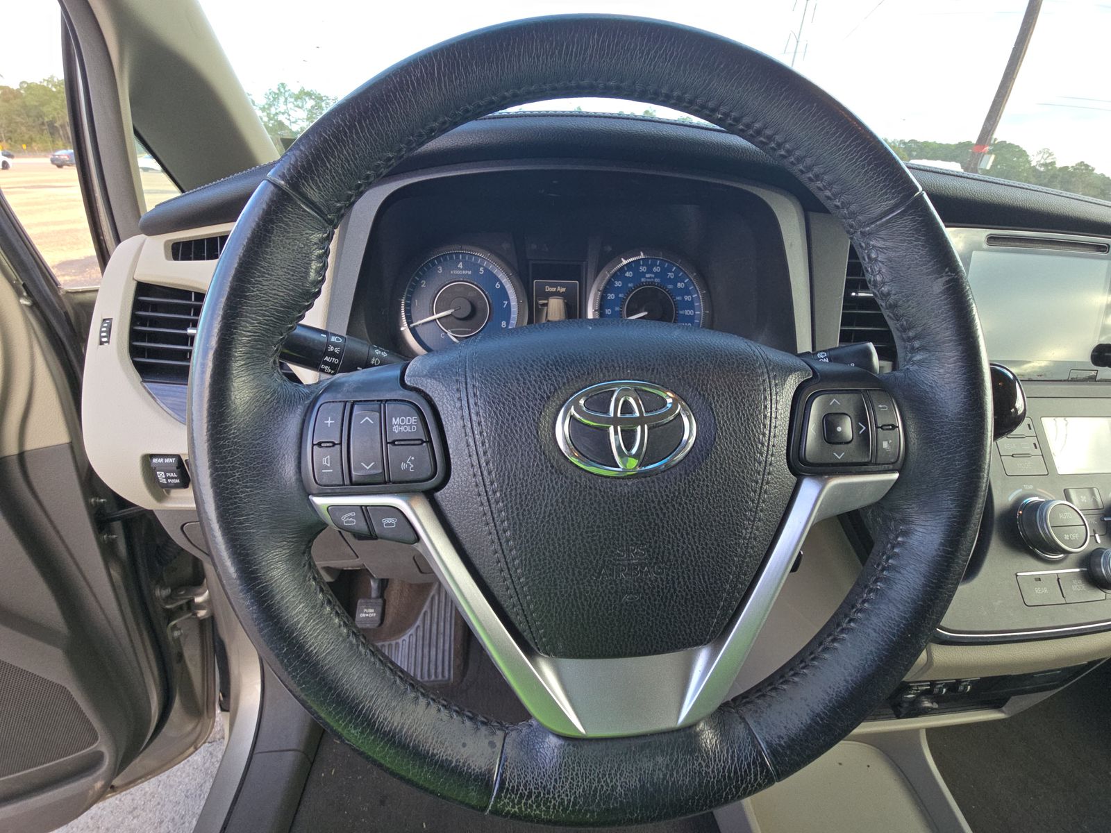 2017 Toyota Sienna XLE FWD