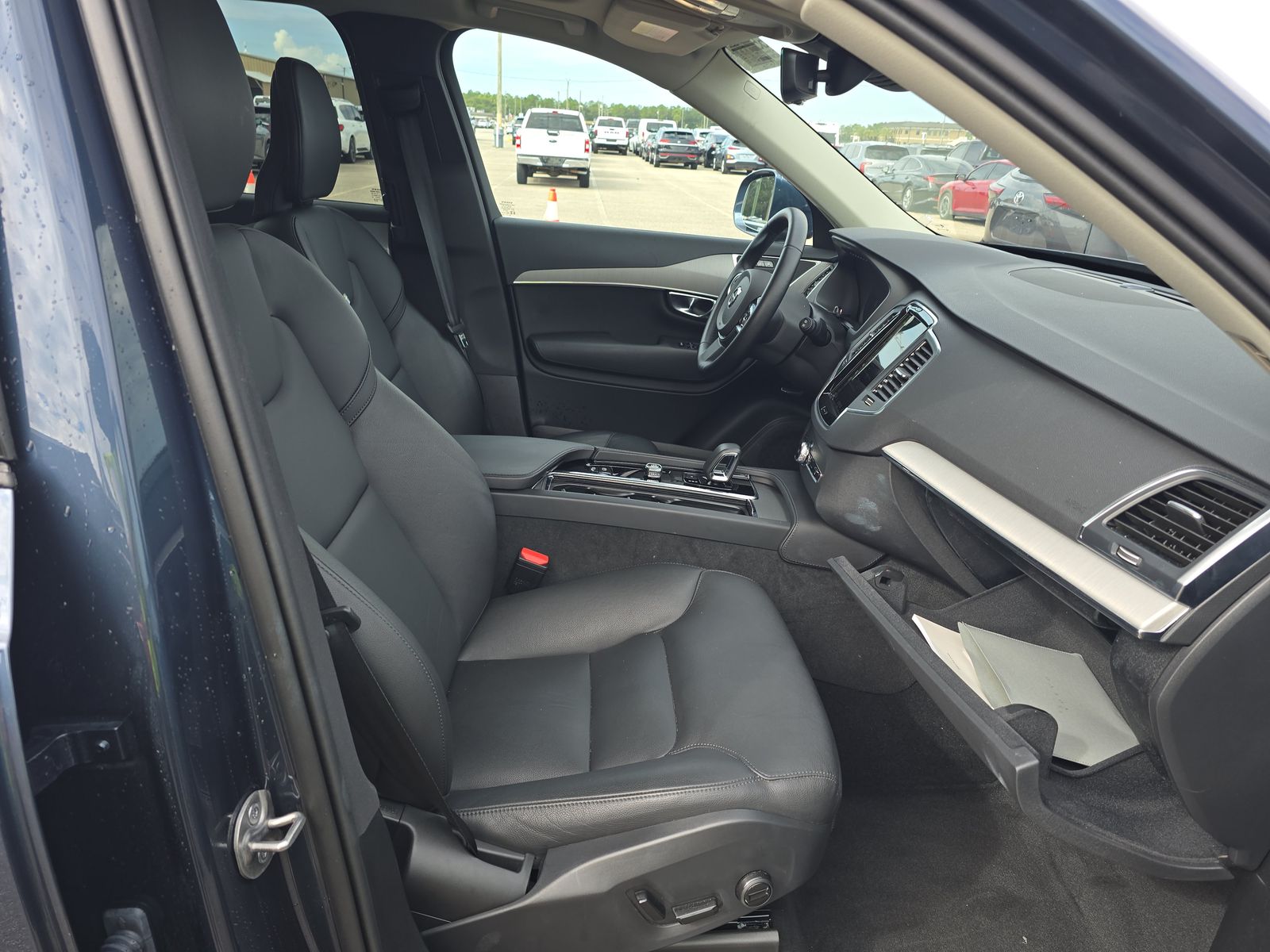 2025 Volvo XC90 B5 Core AWD