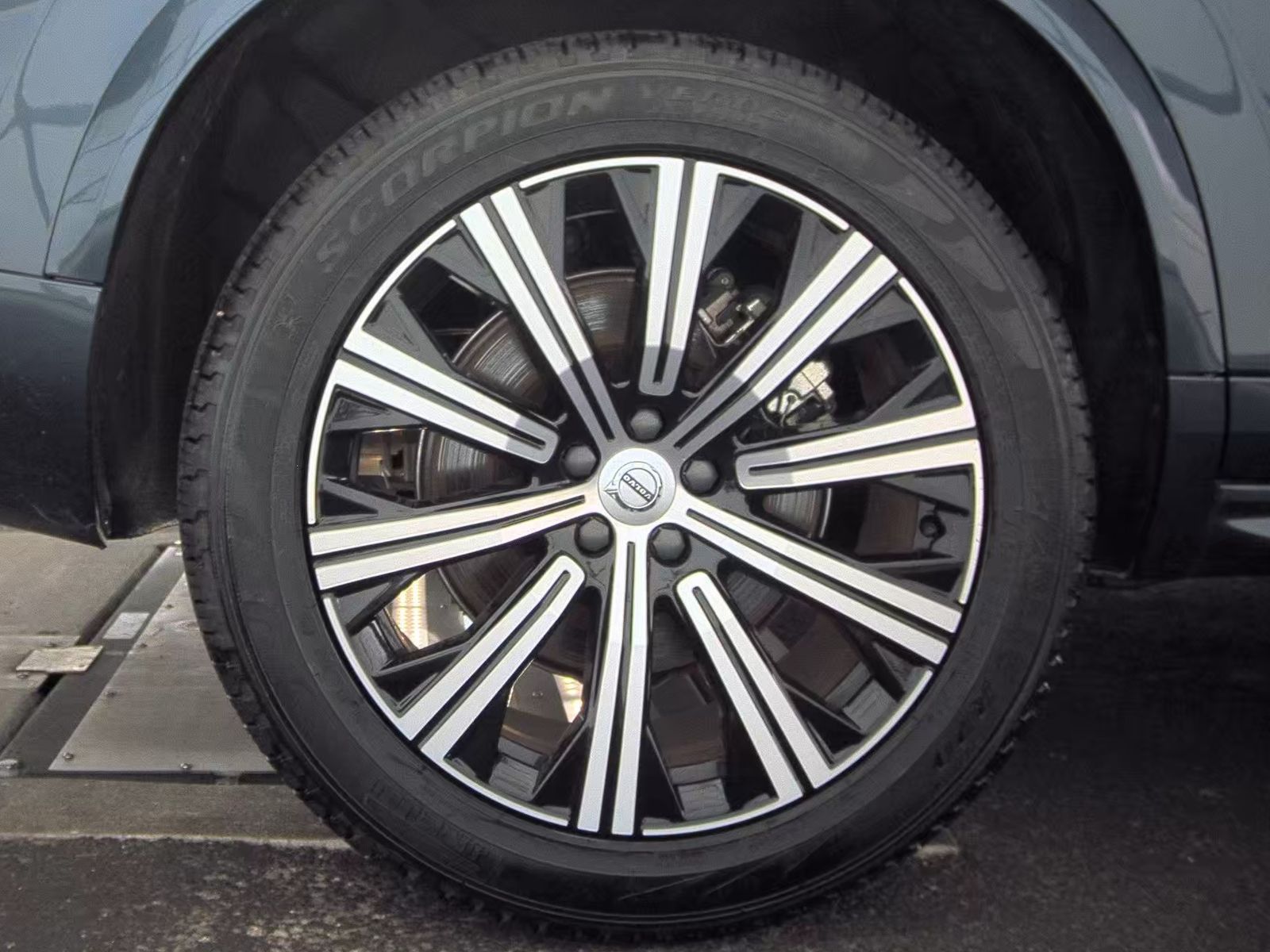 2025 Volvo XC90 B5 Core AWD