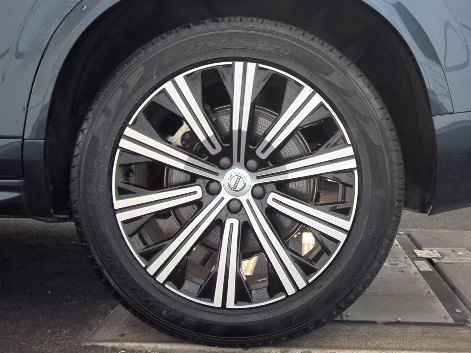 2025 Volvo XC90 B5 Core AWD