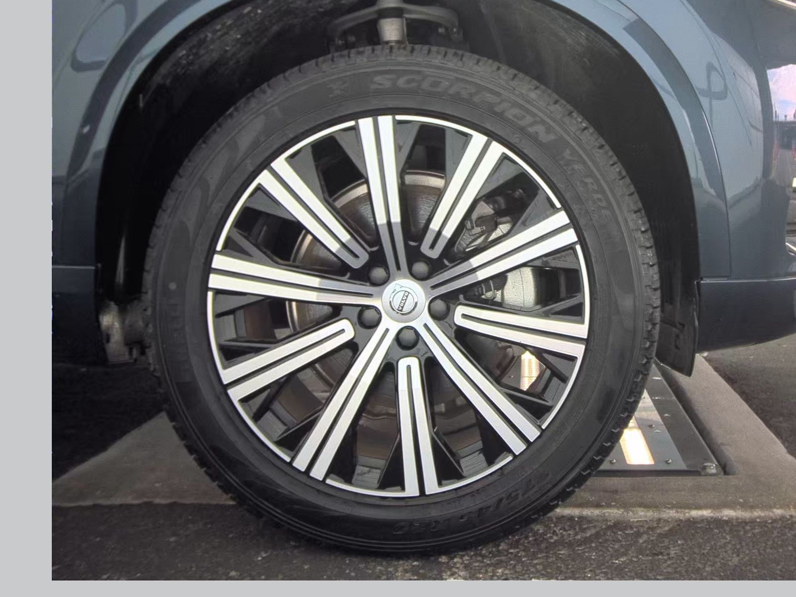 2025 Volvo XC90 B5 Core AWD