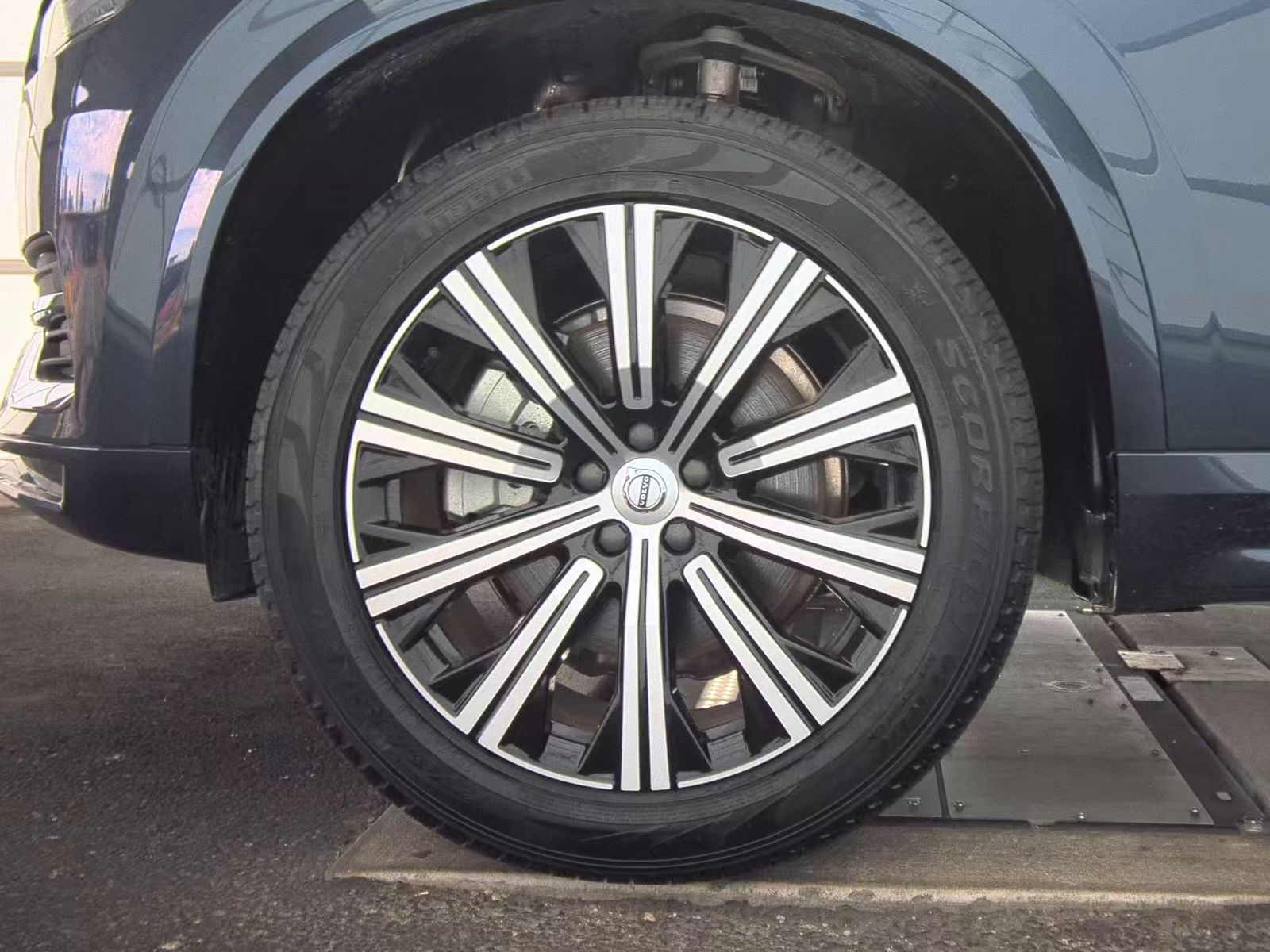 2025 Volvo XC90 B5 Core AWD