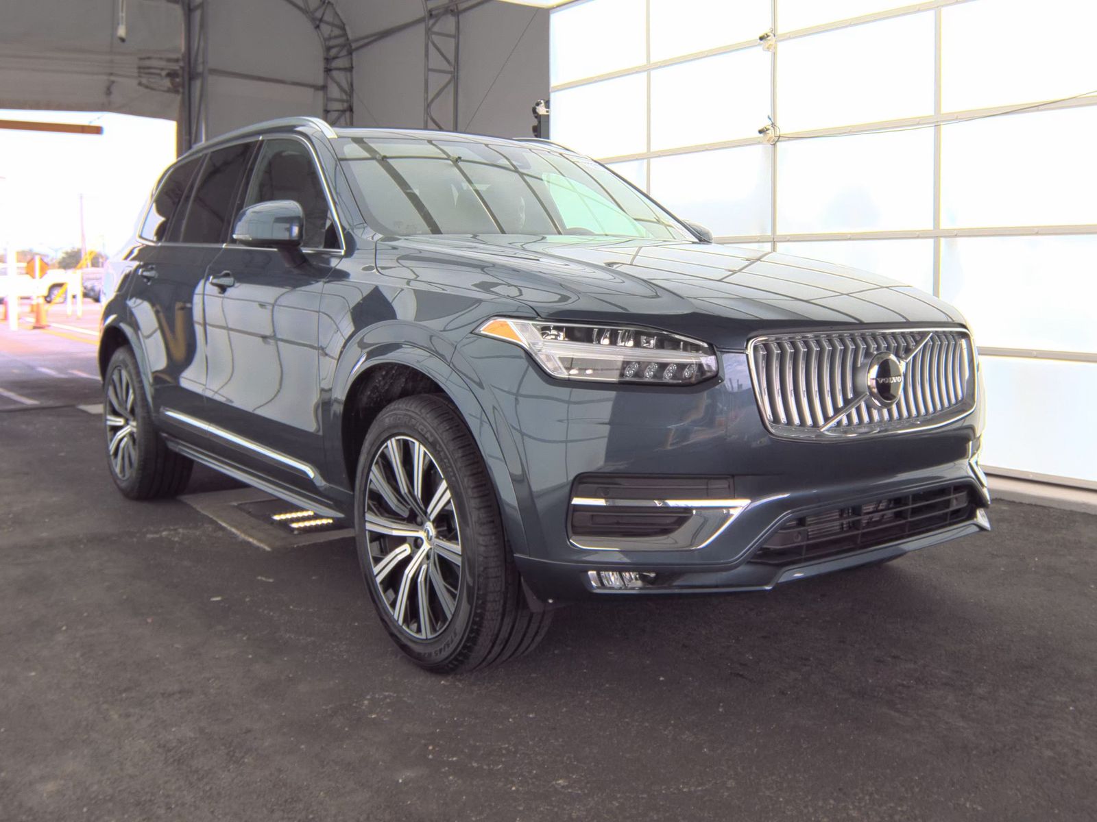 2025 Volvo XC90 B5 Core AWD