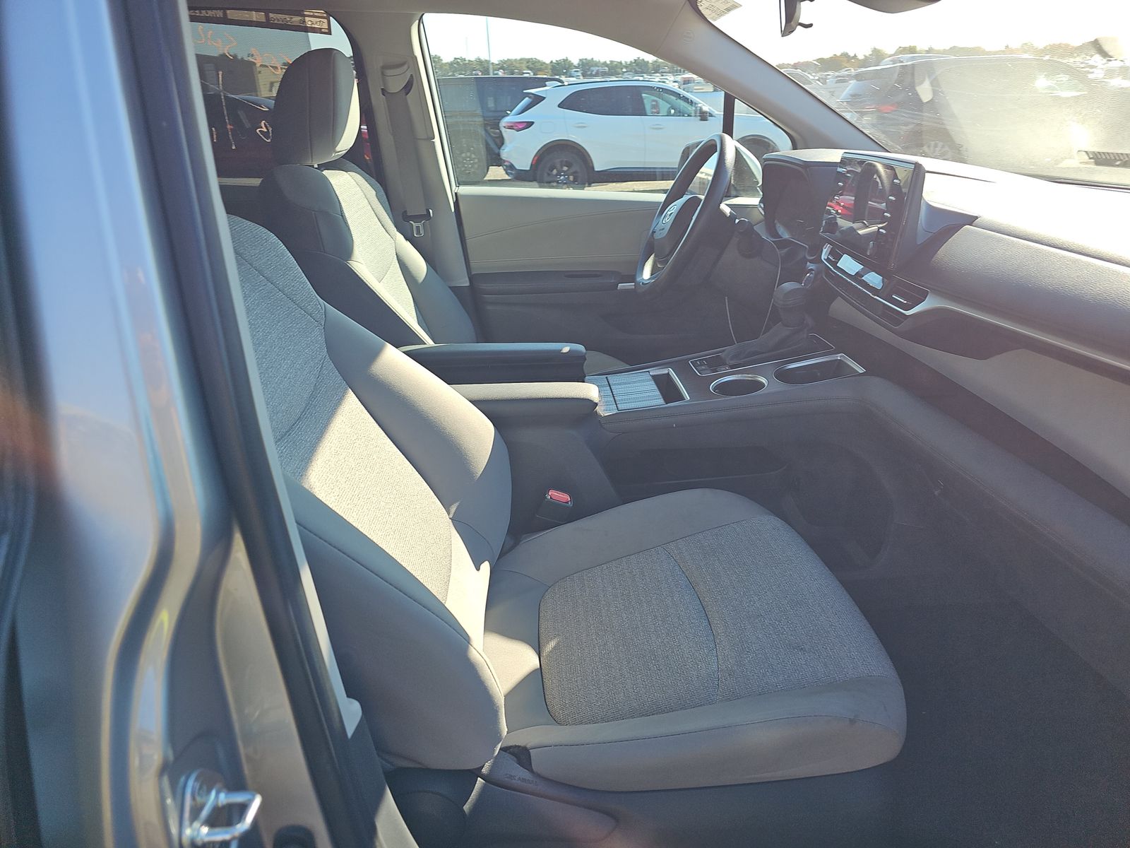 2024 Toyota Sienna LE FWD