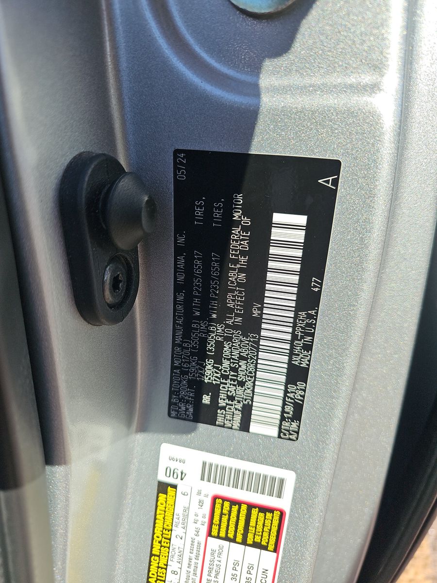 2024 Toyota Sienna LE FWD