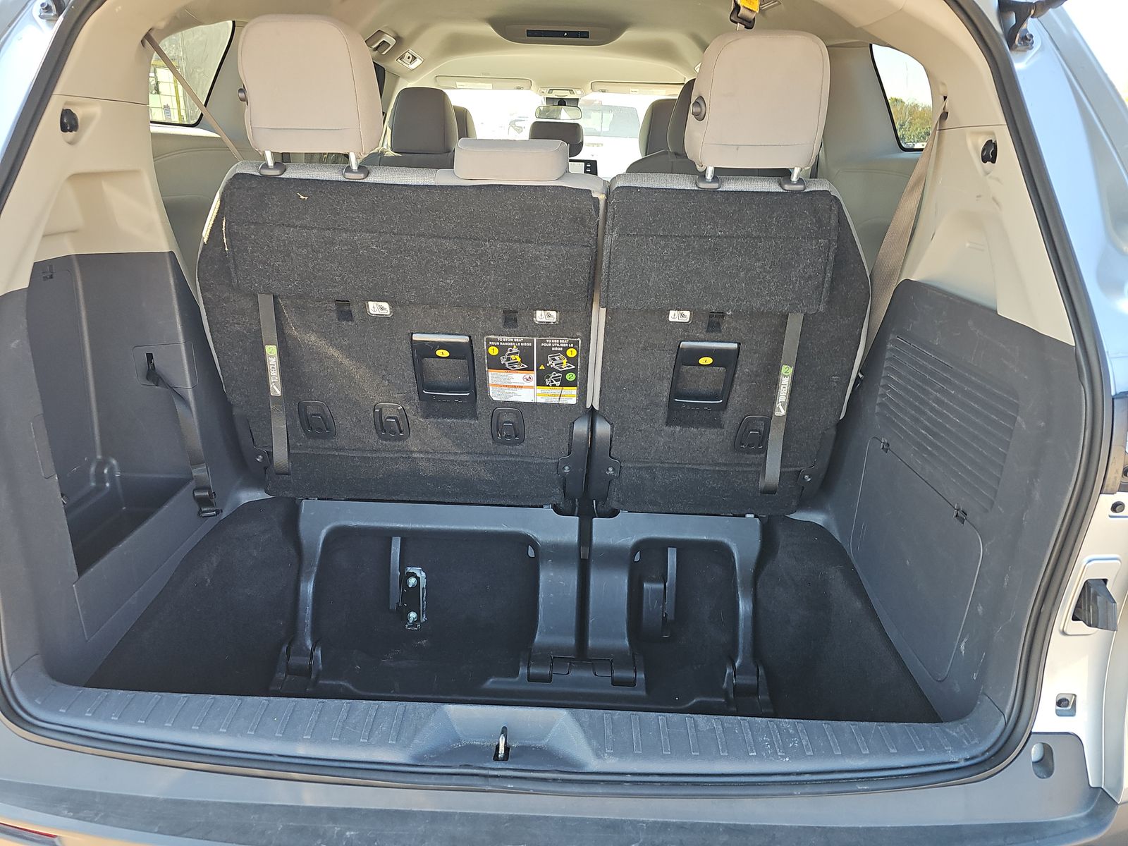 2024 Toyota Sienna LE FWD