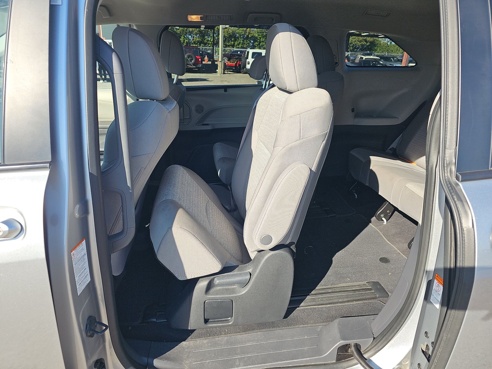 2024 Toyota Sienna LE FWD