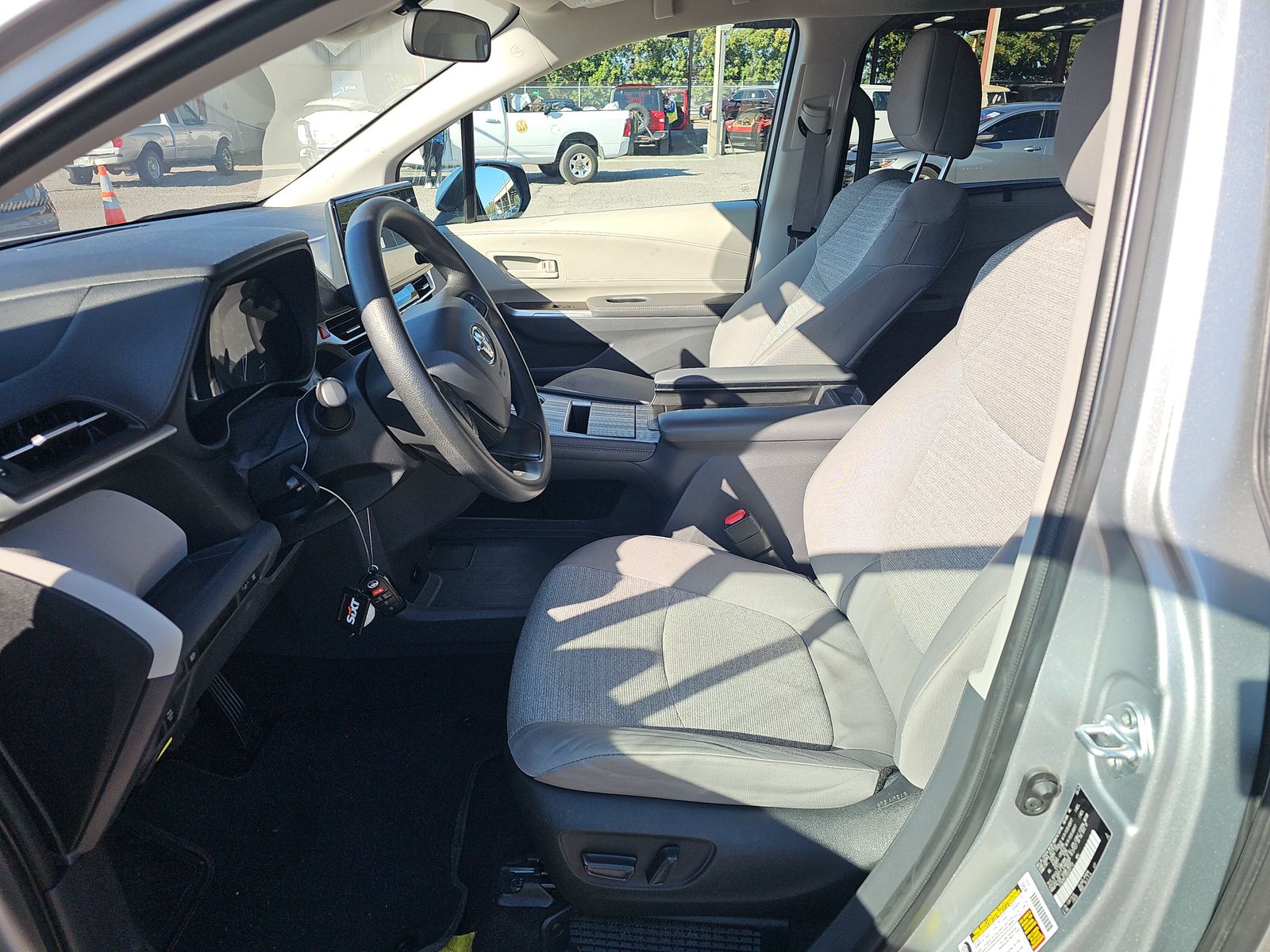 2024 Toyota Sienna LE FWD