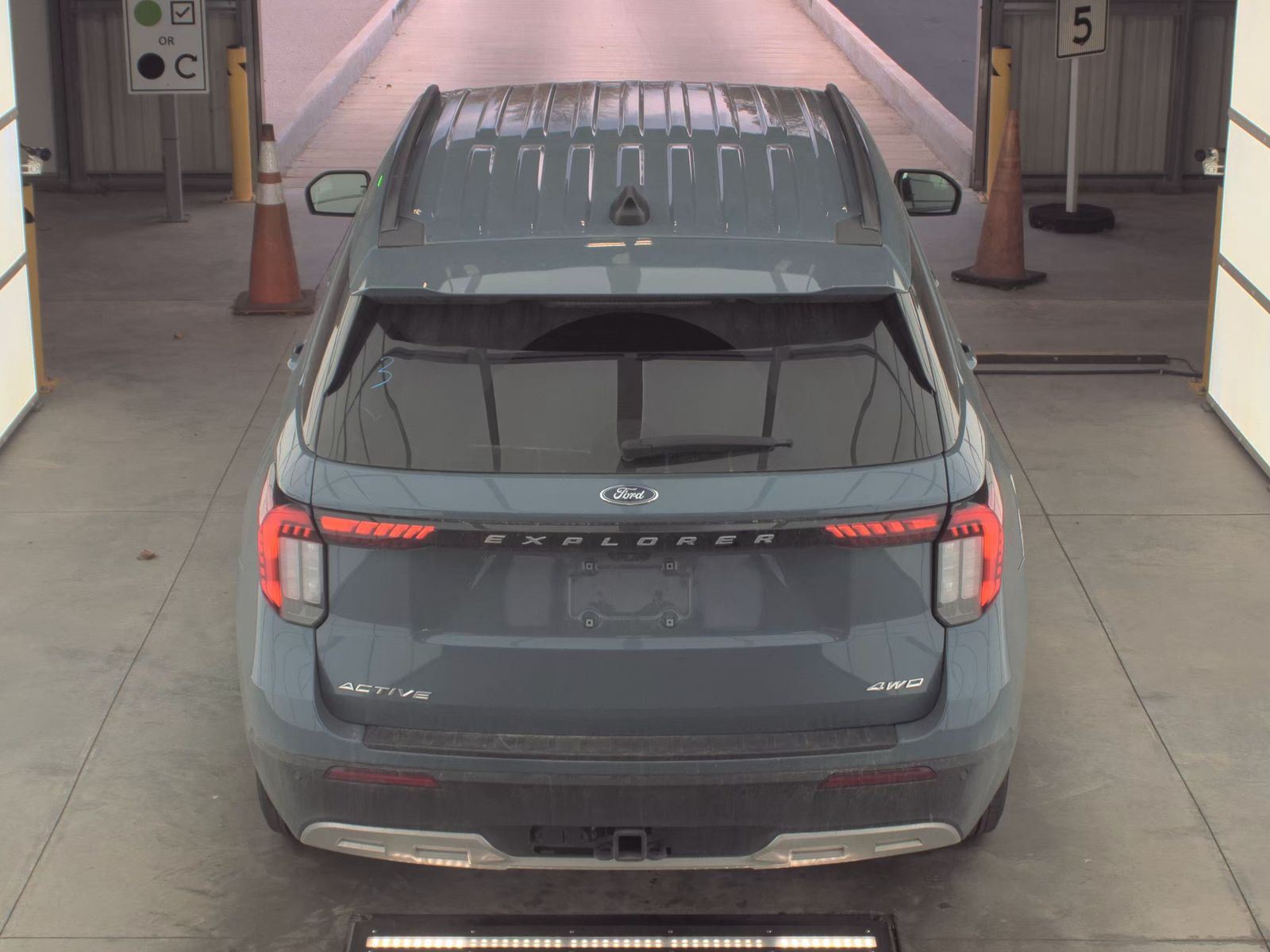 2025 Ford Explorer Active AWD