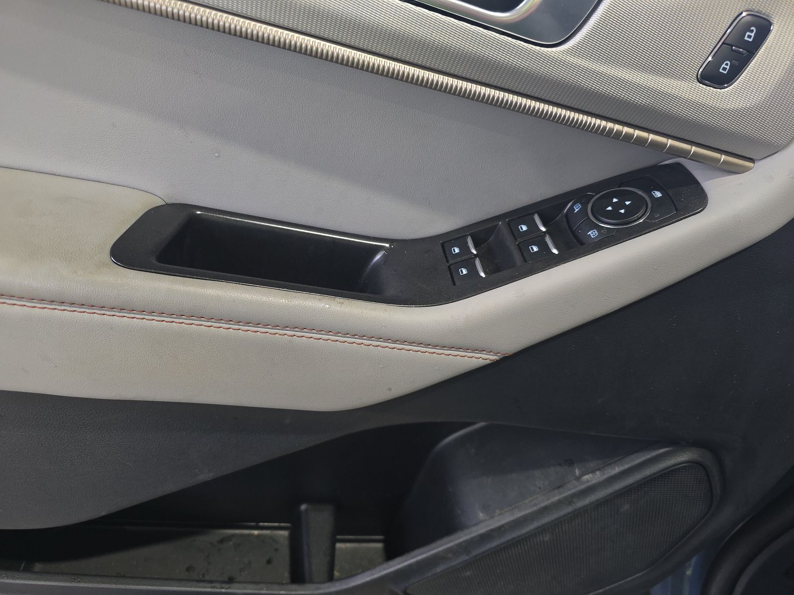 2025 Ford Explorer Active AWD