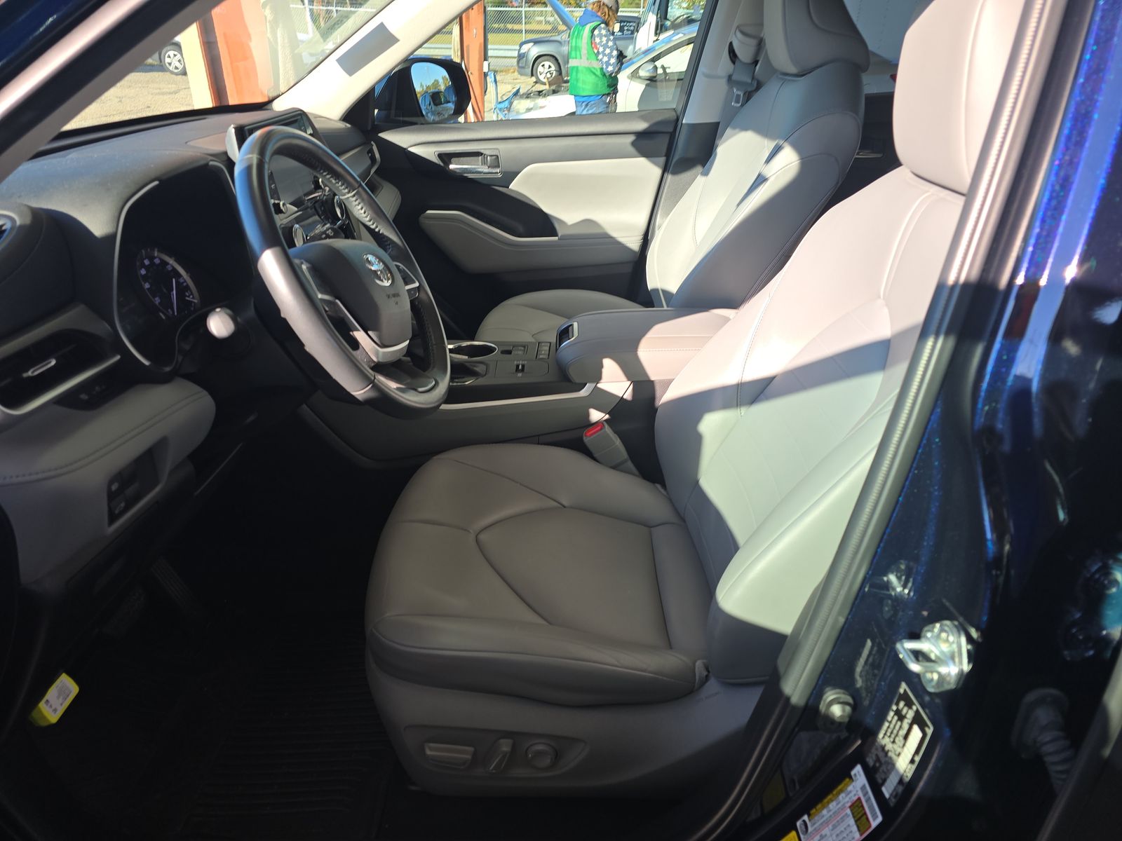 2022 Toyota Highlander XLE FWD