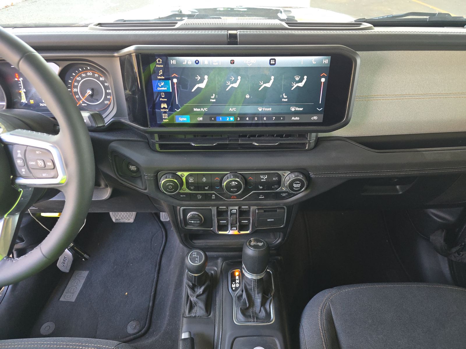 2025 Jeep Wrangler Sahara AWD