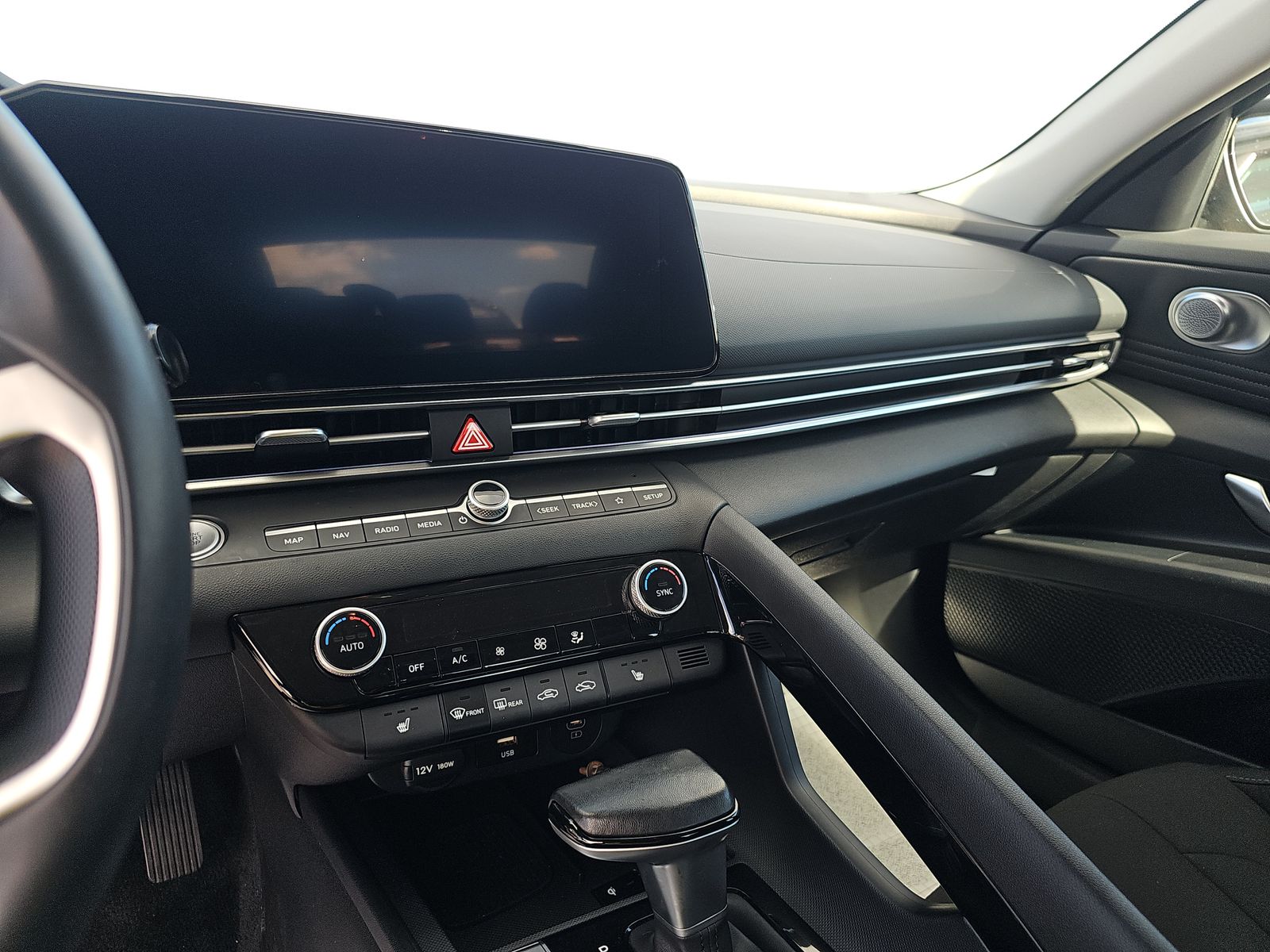 2024 Hyundai Elantra SEL FWD