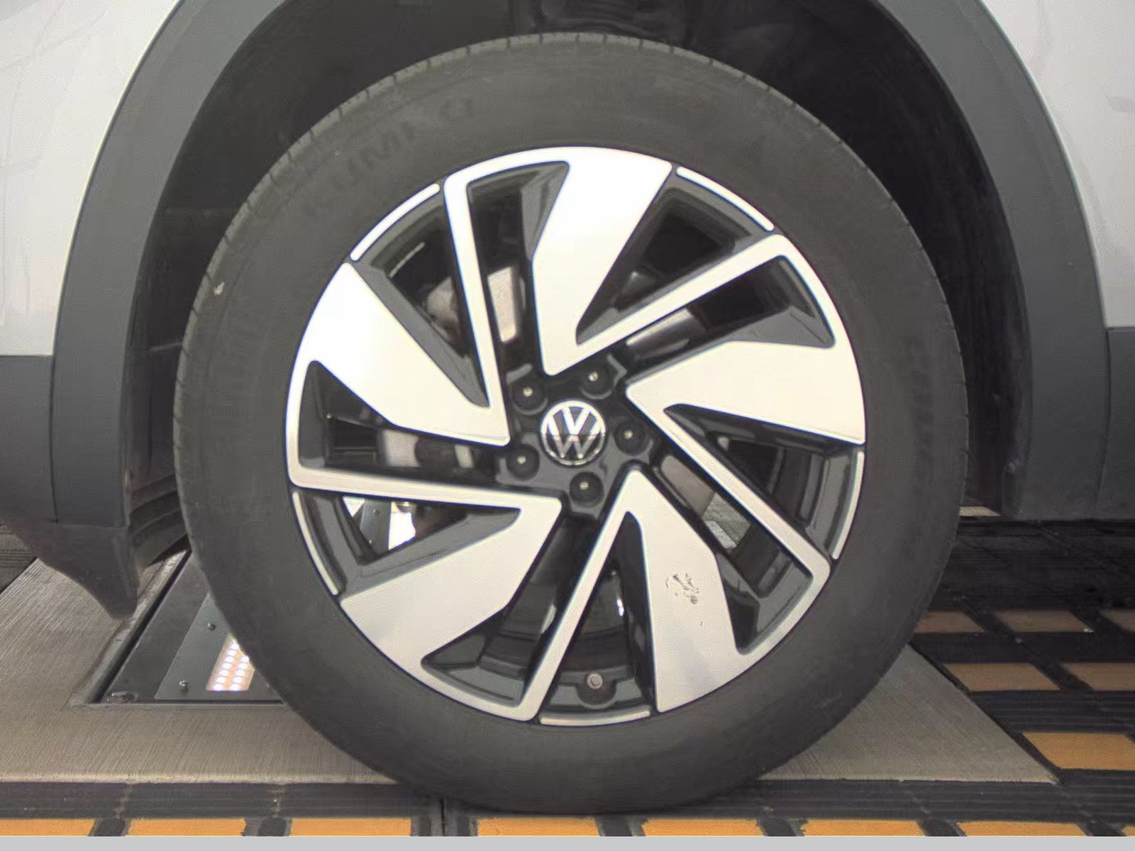 2024 Volkswagen Atlas 2.0T SE AWD