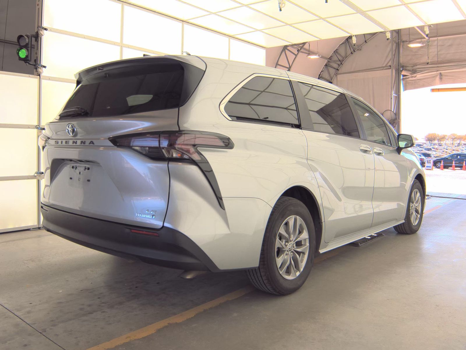 2024 Toyota Sienna LE FWD