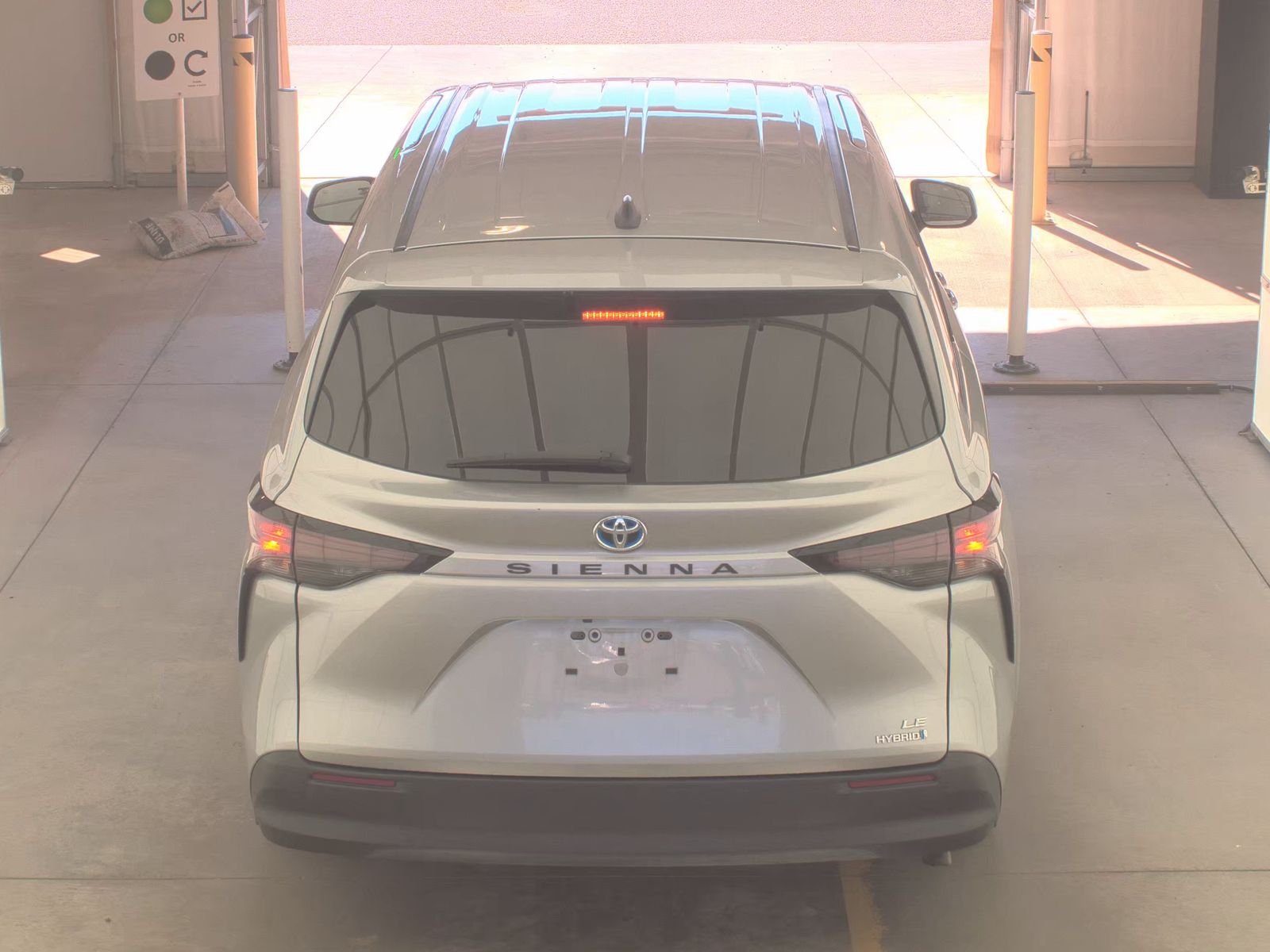 2024 Toyota Sienna LE FWD