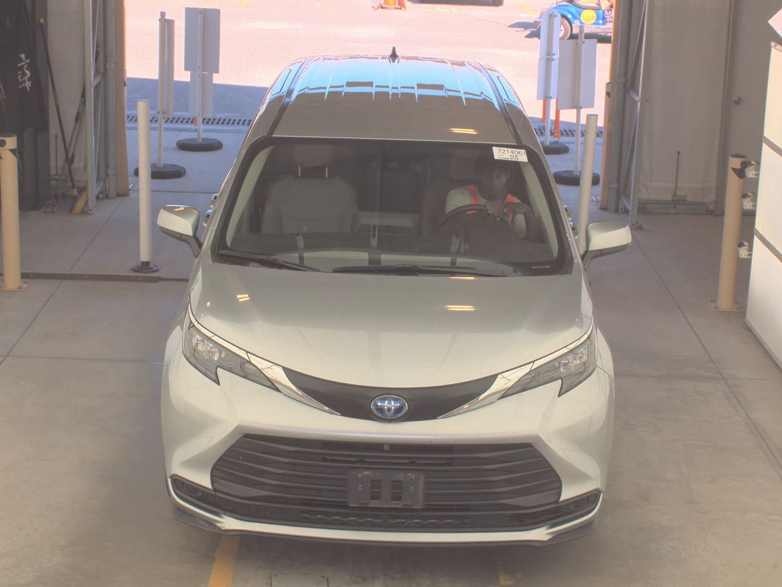 2024 Toyota Sienna LE FWD