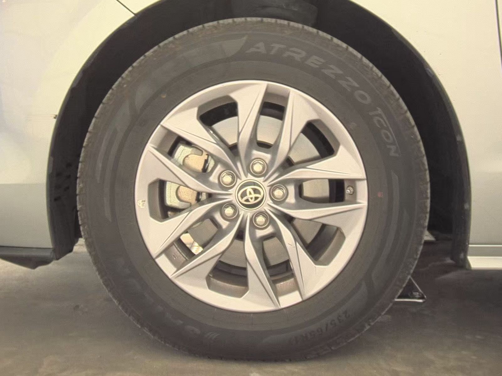 2024 Toyota Sienna LE FWD