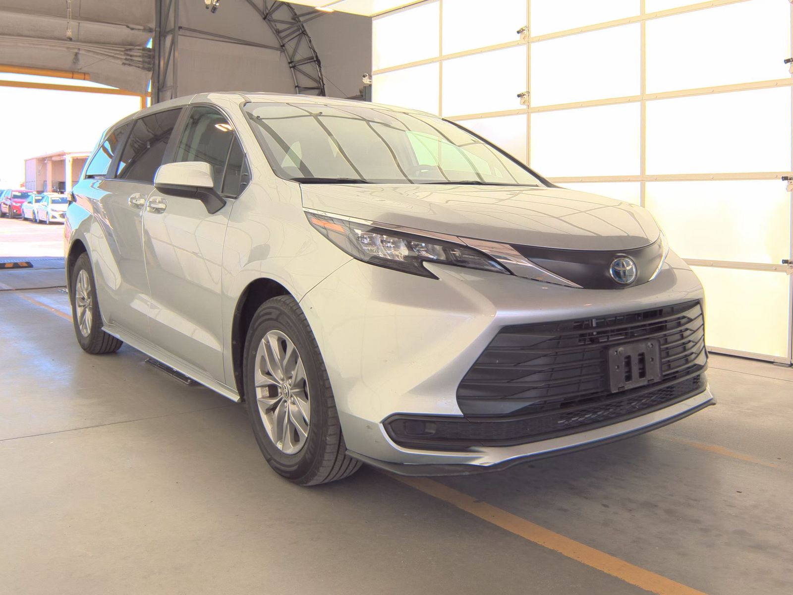 2024 Toyota Sienna LE FWD