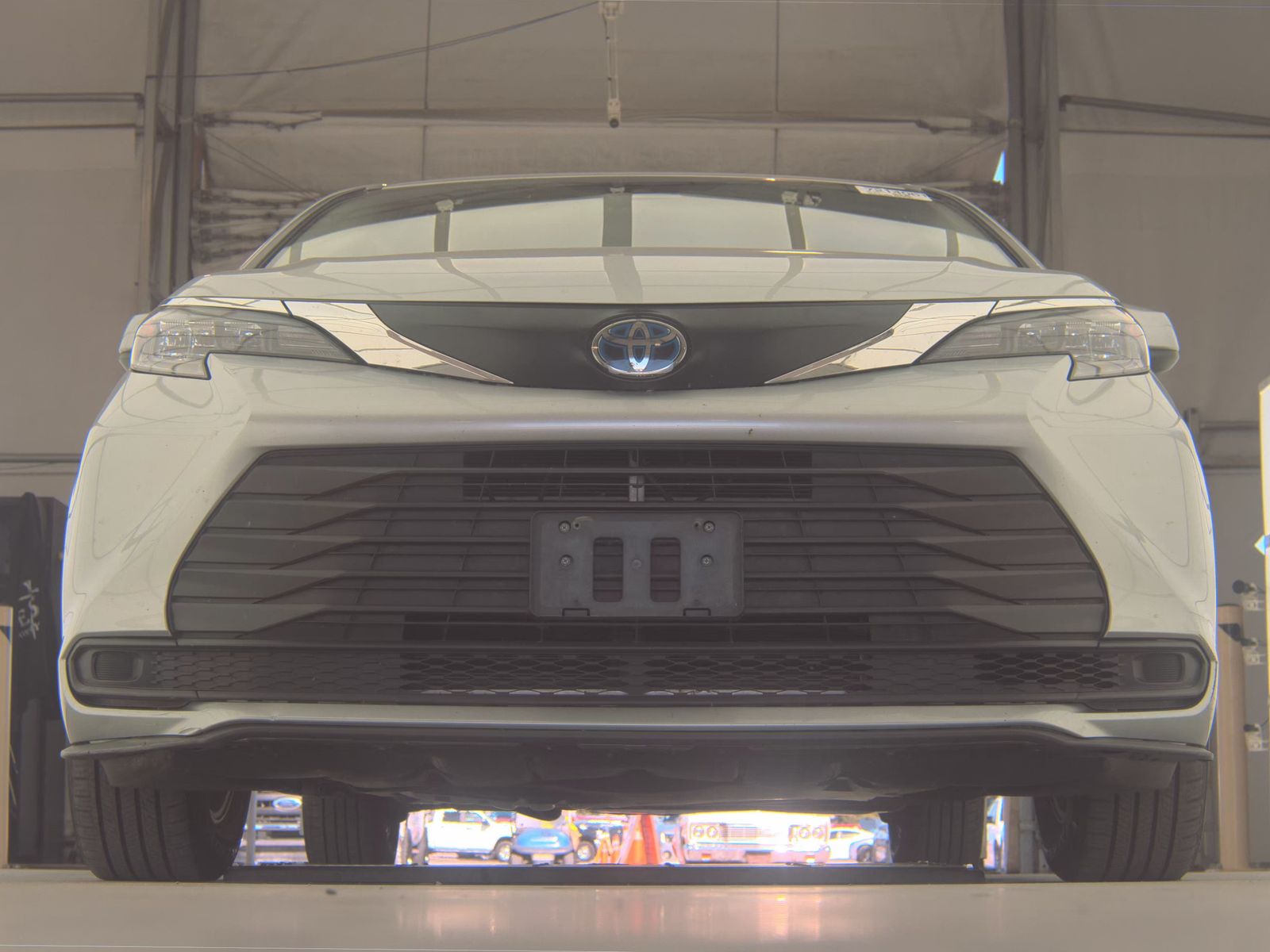 2024 Toyota Sienna LE FWD