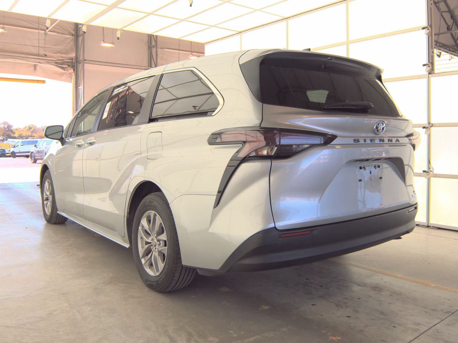2024 Toyota Sienna LE FWD