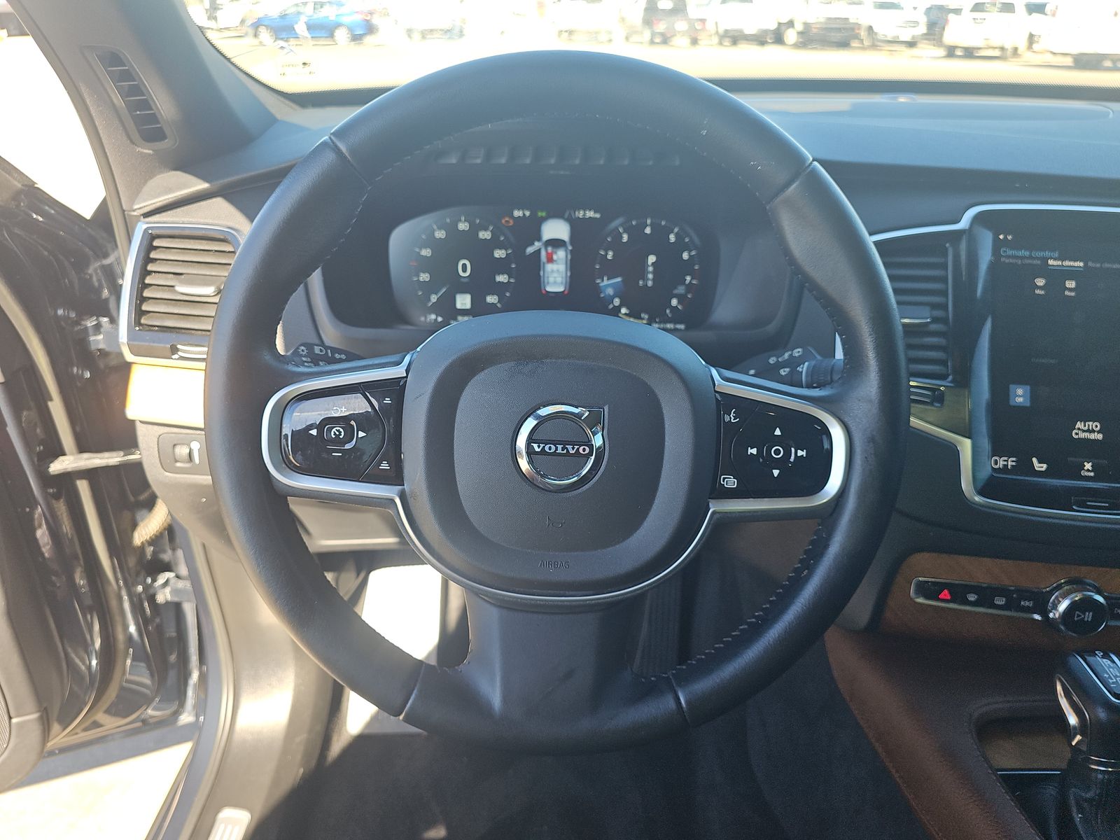 2022 Volvo XC90 T6 Momentum AWD